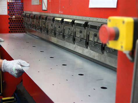 How to Choose the Right CNC Sheet Bending Machine for Your 